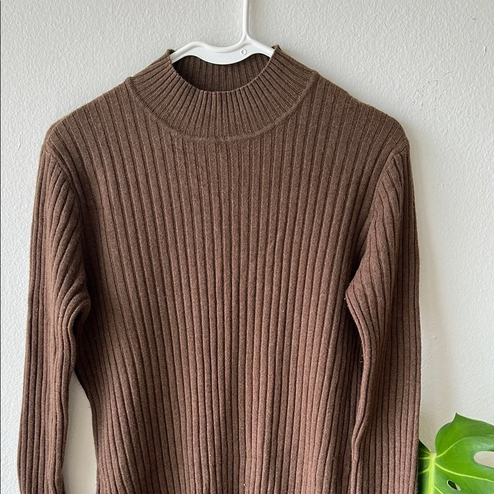 Elegant Brown Ribbed wool Dress - Picture 2 of 4